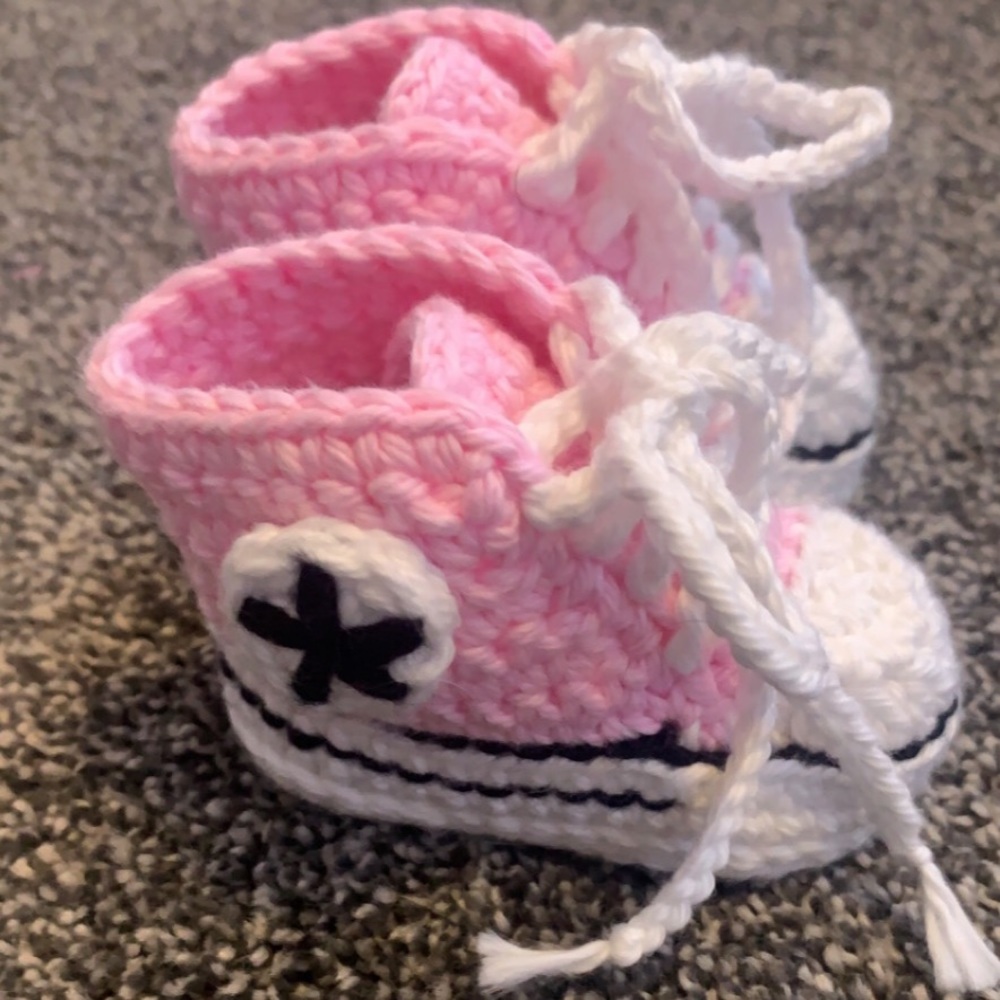 Crochet converse newborn girl booties